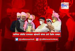 स्वप्निल जोशीचा राज्यपाल कोश्यारी यांच्या हस्ते विशेष सत्कार