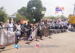 हिंगोलीत पेट्रोल भरण्यासाठी नागरिकांची गर्दी
